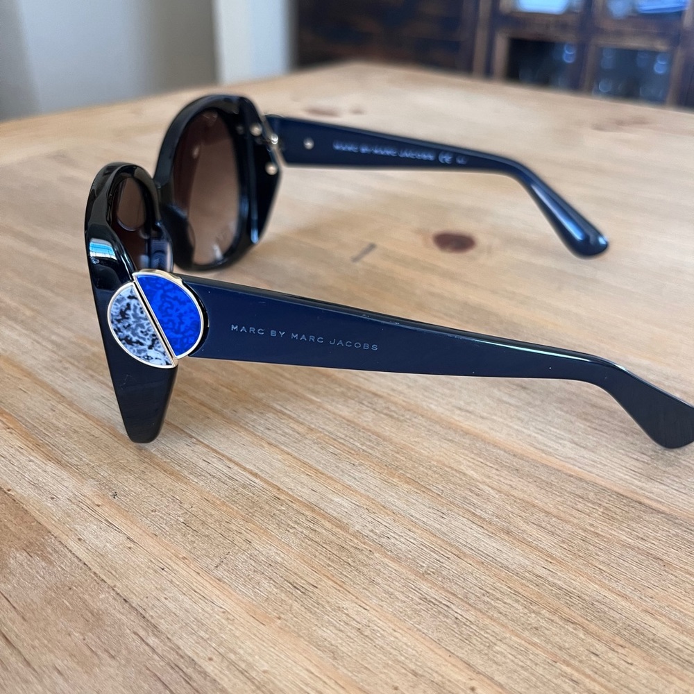 Marc Jacobs Sunglasses - Picture 5 of 6